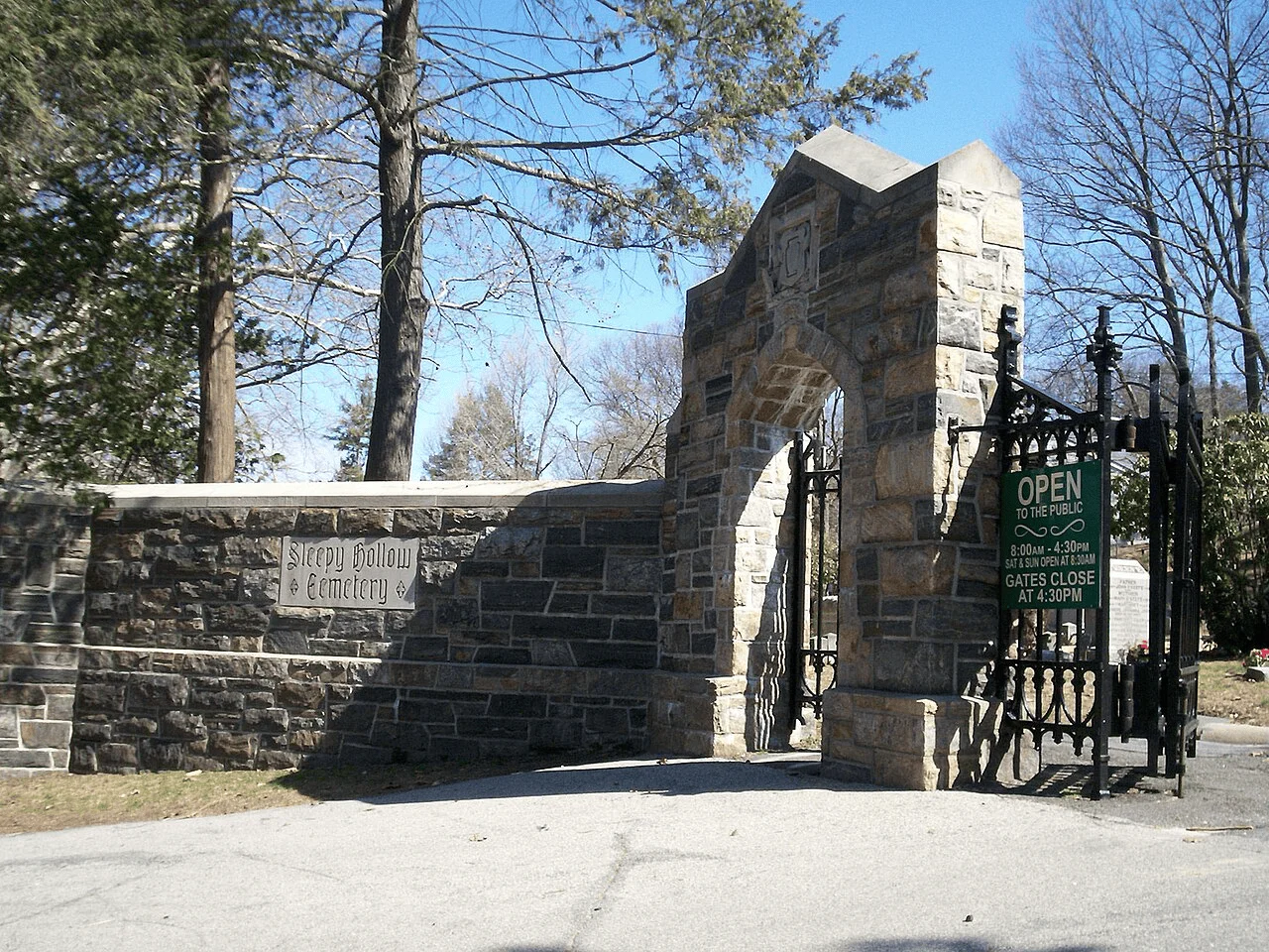 Sleepy Hollow Cemetery entrance